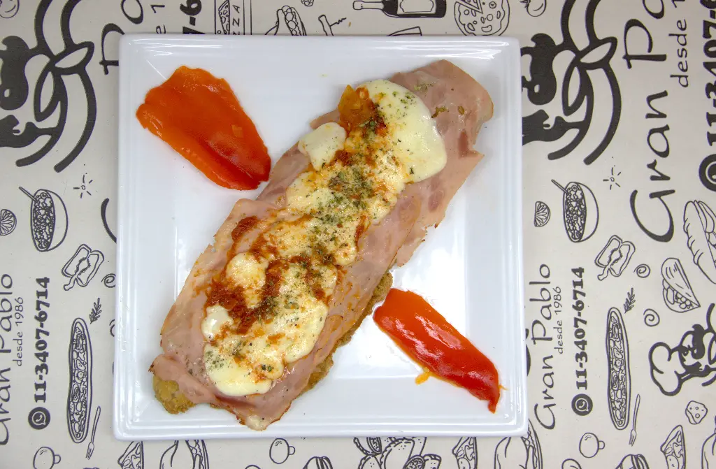 Filet de merluza a la napolitana con guarnición